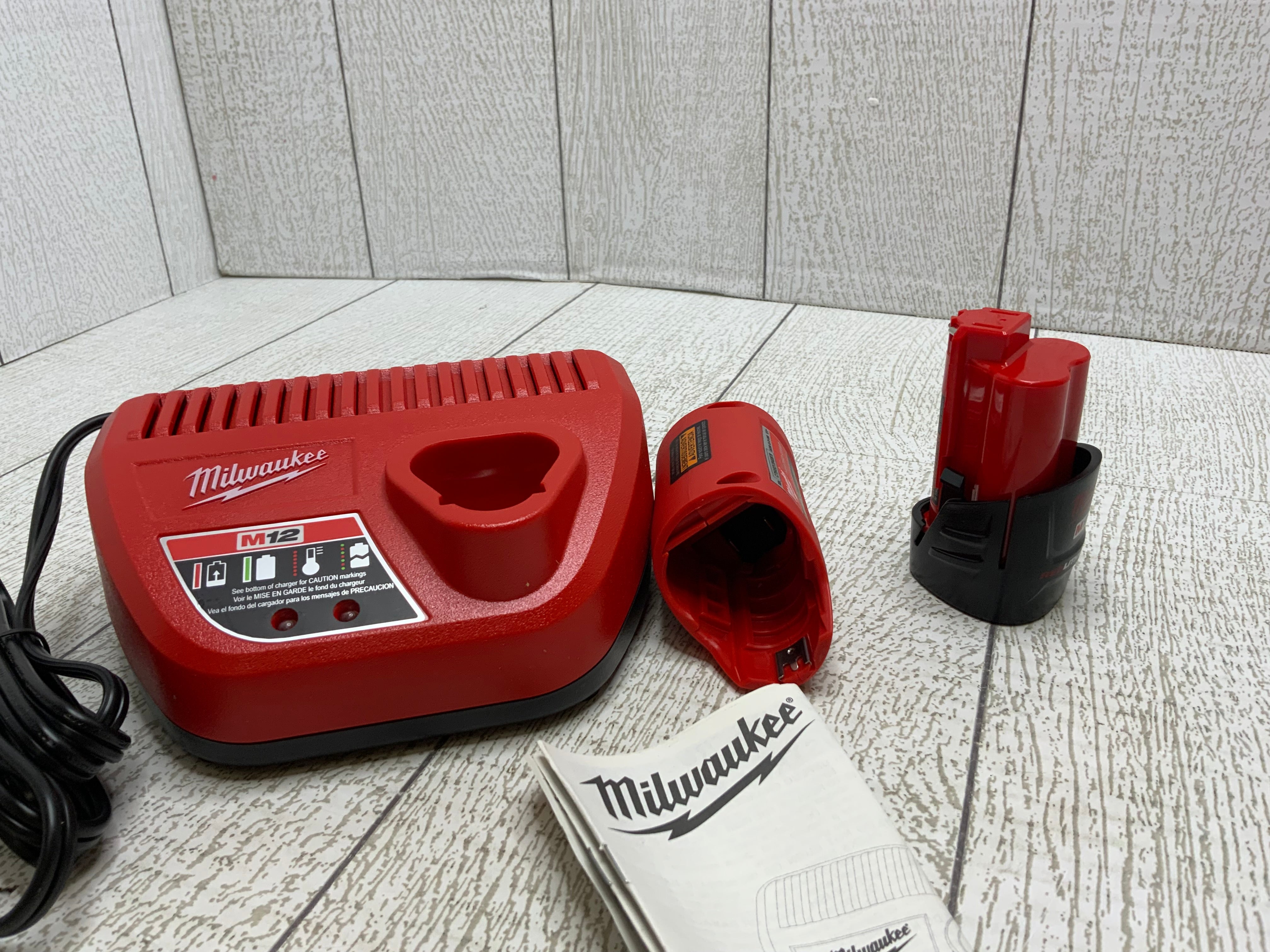 Milwaukee M12 Heated Jacket Kit - Battery and Charger Included (XL, Black) (8059221180654)